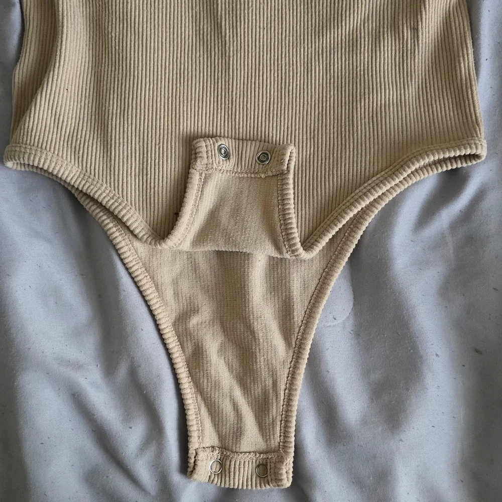 Tan Ribbed Bodysuit - Picture 3 of 4